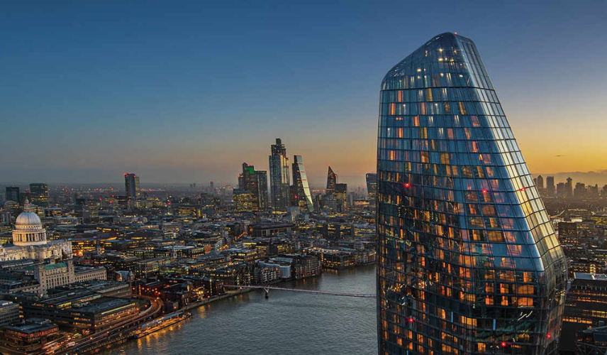 One Blackfriars tower showcasing double-curved Glass Facade Architecture in London skyline