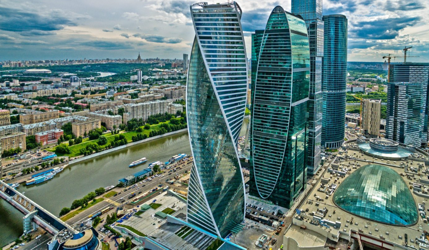 Evolution Tower with twisting Glass Facade Architecture and curved reflective glazing in Moscow